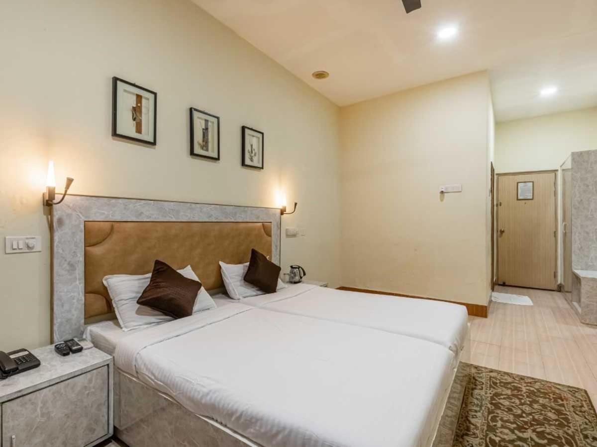 Mukund Madhav Royals Lucknow Hotel Bagian luar foto