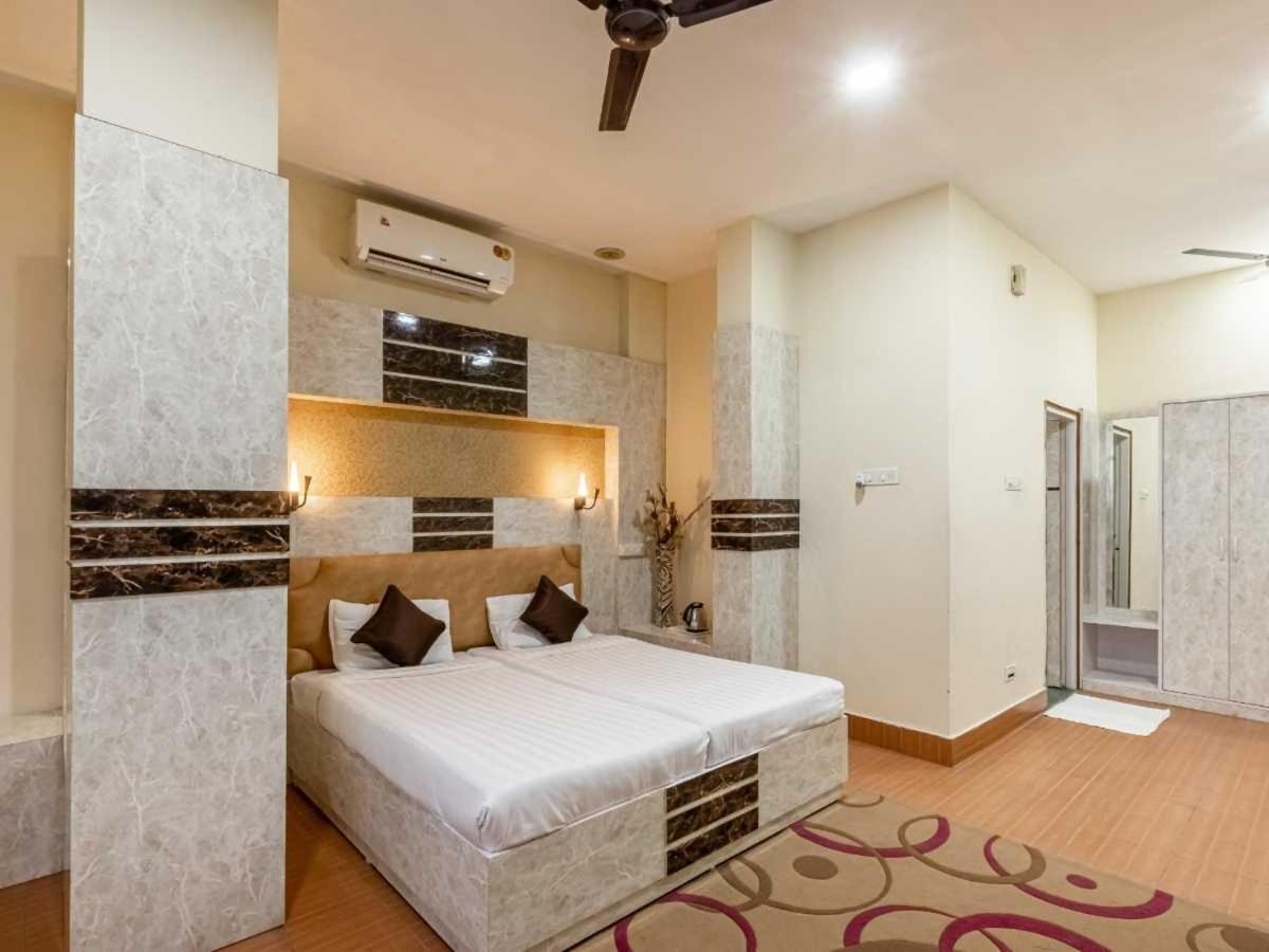 Mukund Madhav Royals Lucknow Hotel Bagian luar foto