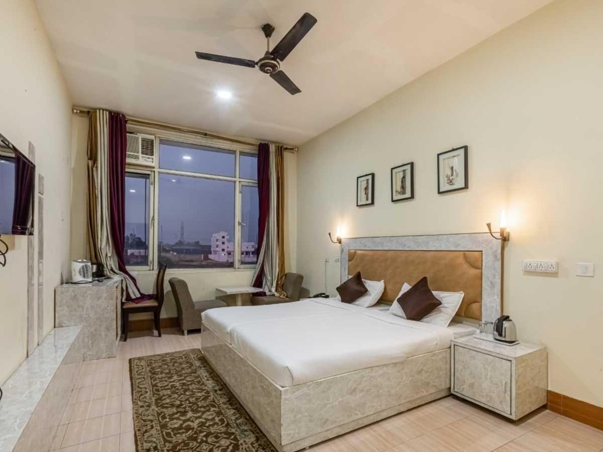 Mukund Madhav Royals Lucknow Hotel Bagian luar foto